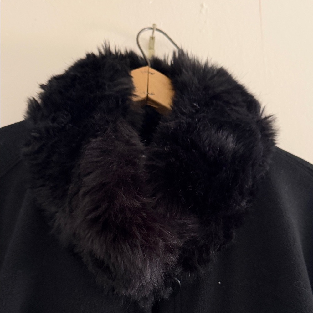 Cejon Black Cape with Faux Fur Accents - Picture 3 of 12